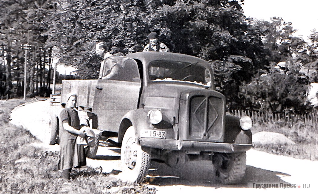 Трёхтонных грузовиков Borgward моделей B 3000S (4x2) и B 3000A (4х4) с бензиновыми и дизельными двигателями было изготовлено в 1942–1944 гг. более 30 000 штук. На снимке бензиновый Borgward B 3000A/O в Эстонии, 1949 г.