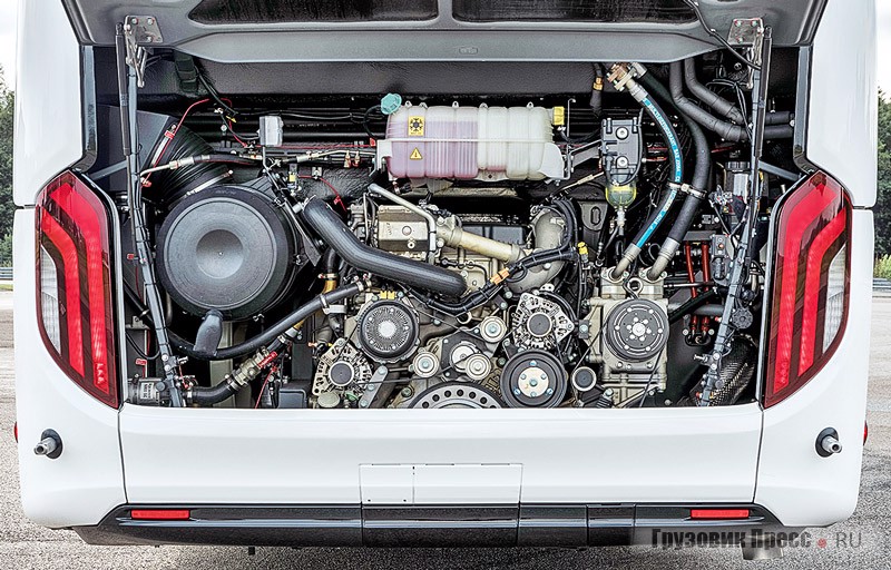 В моторном отсеке двигатель семейства D2676, превышающий требования стандарта Евро 6, мощнее и с улучшенным крутящим моментом