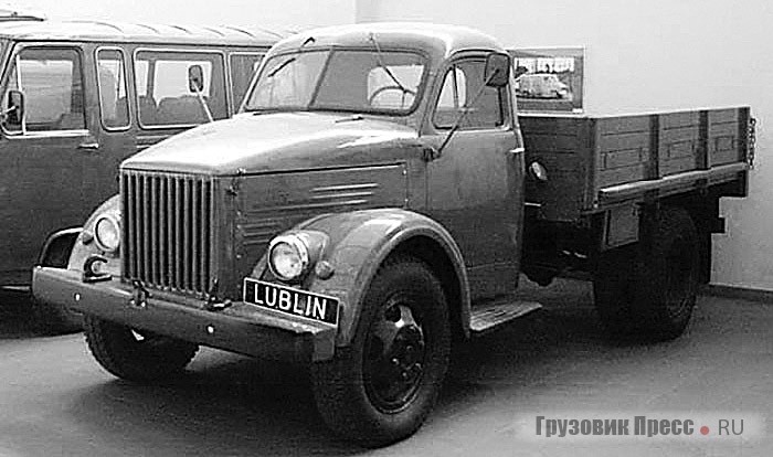 Lublin 51 так и не стал основой польского транспорта. Местные перевозчики считали его неэкономичным… Этот экземпляр выставлен в Музее моторизации в городке Otrębusy (Отрембусы) недалеко от Варшавы