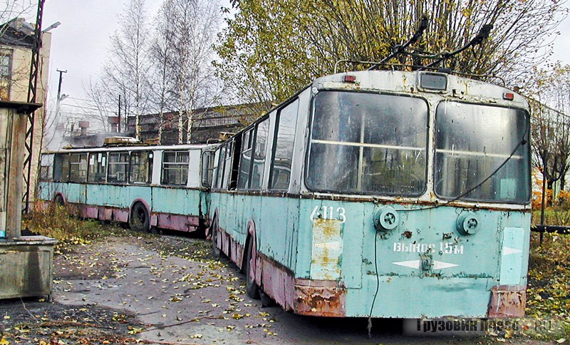 Петербургский музейный состав. До наших дней сохранился только второй вагон…