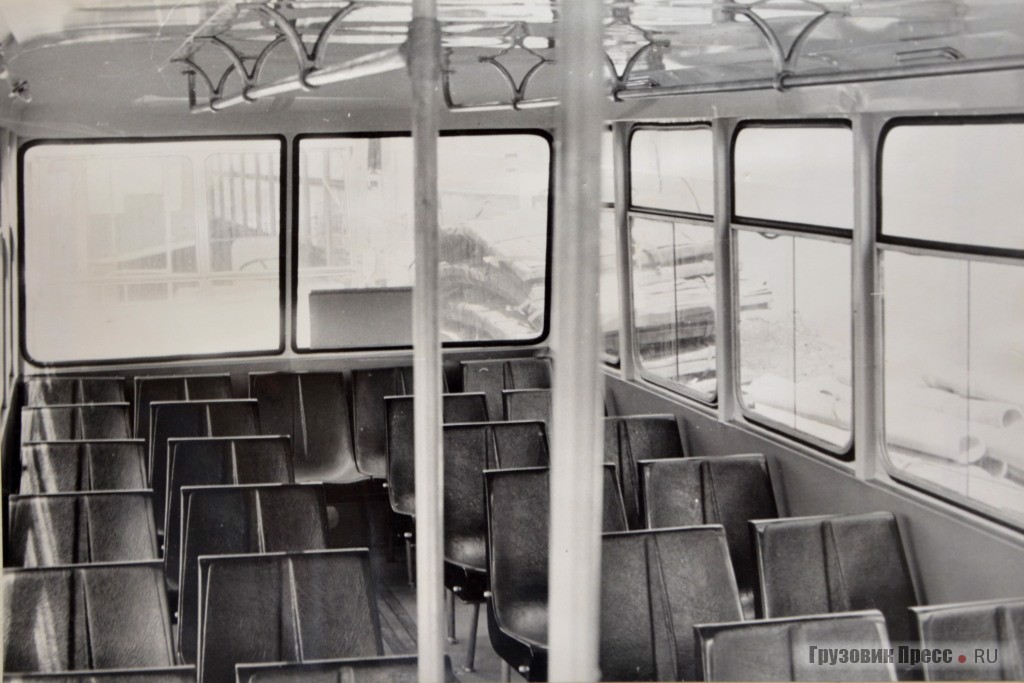 Салон автобуса Хирон-IV