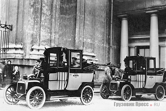 «Белые таксомоторы» – французские машины Panhard-Levassor с кузовом ландоле, эксплуатировавшиеся «Российским Tаксомоторным Oбществом». 1912 г.