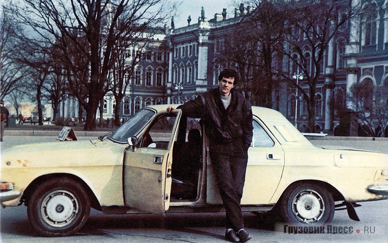 Автор этих строк в бытность своей работы  в такси в СССР и Германии. Ленинград, 1988 г., Мильтенберг, 1998 г.