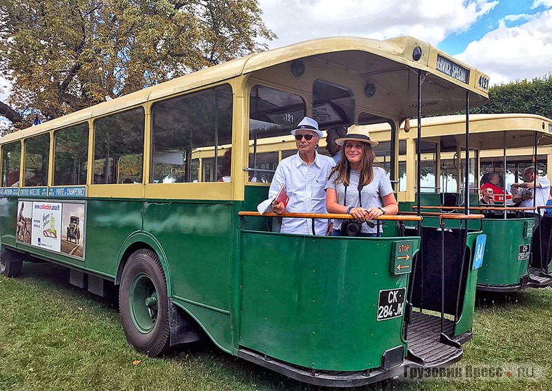 [b]Автобус Renault TN[/b] (1932 г.в.) с деревянным кузовом столь же любим парижанами, как и Эйфелева башня. С 1932 по 1969 г. выпущено 1020 экземпляров, но за 37-летнюю карьеру он претерпел мало изменений. Шестицилиндровый двигатель рабочим объёмом 7980 cм[sup]3[/sup], работающий на смеси бензина с бензолом или с этиловым спиртом, развивал 67 л.с. Снаряжённая масса 7,1 т, габаритные размеры – 9,5х2,41х2,97 м. В салоне 17 посадочных мест в I классе, 16 мест во II классе и ещё 17 мест для  стоящих пассажиров