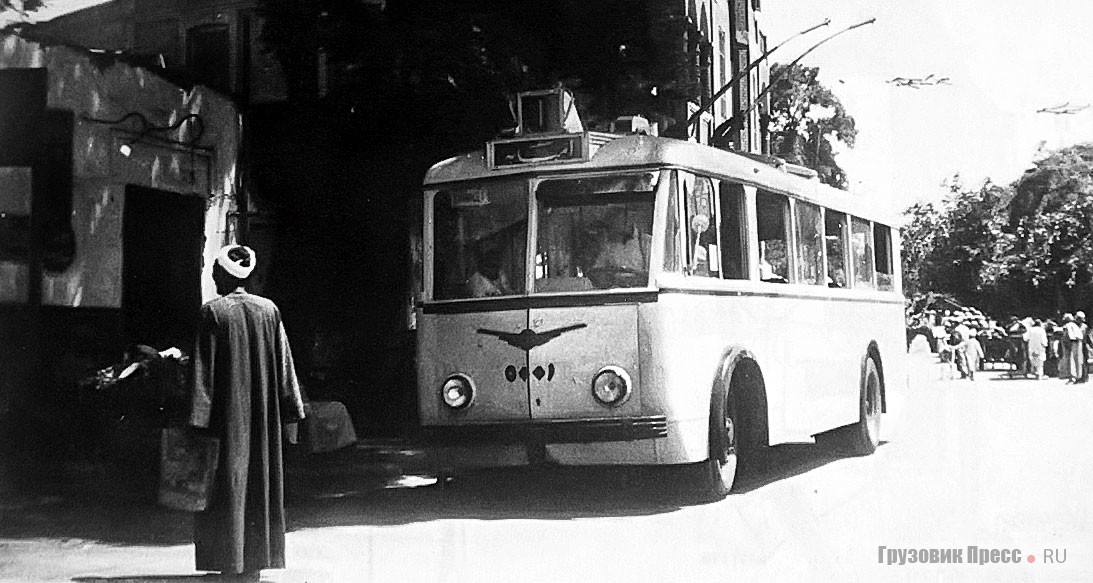 Первый троллейбус Каира – Vetra серии TF. Фото из книги «Tram I trolley in Africa»