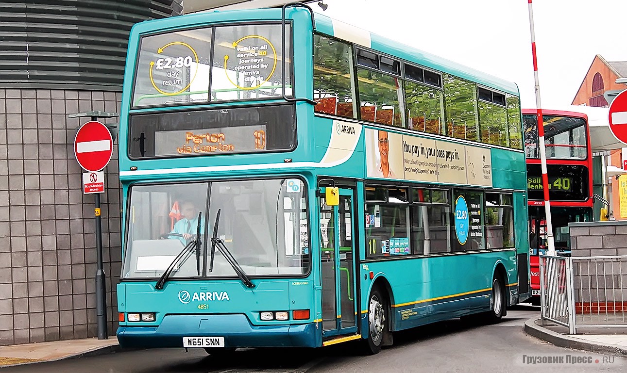 Обычный для начала 2000-х однодверный Dennis Trident East Lancs Loline