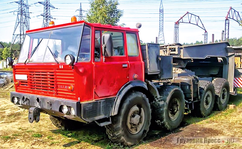 Некоторые экземпляры Т-813, завезённые в 1990-х из Восточной Европы, трудятся в России и поныне. Экземпляр Т-813 8х8 с одинарной кабиной в качестве седельного тягача