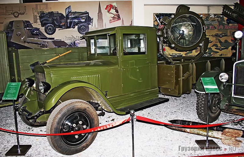 Длиннобазный автомобиль ЗИС-12 с прожекторной установкой (сам прожектор не оригинальный)