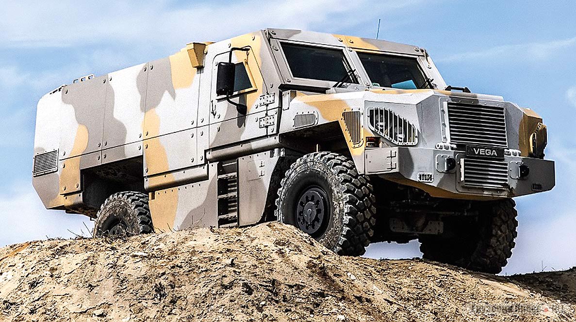 Многоцелевая бронемашина VEGA чешской фирмы SVOS на шасси Tatra 815-790RK9 19 300 4x4.1R. Фото 2013 г.