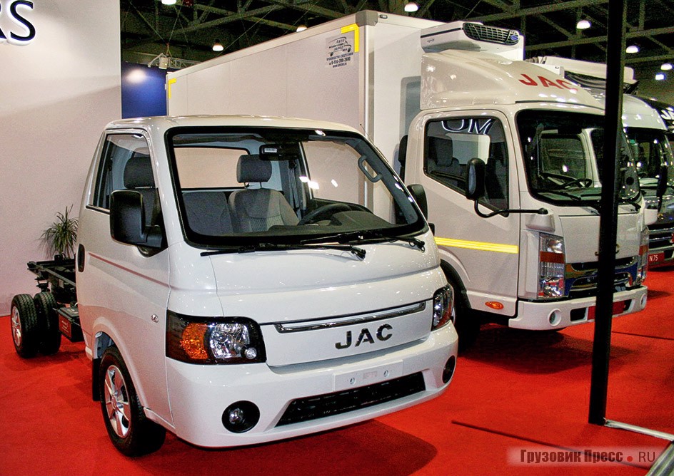 Шасси развозного грузовичка JAC X200