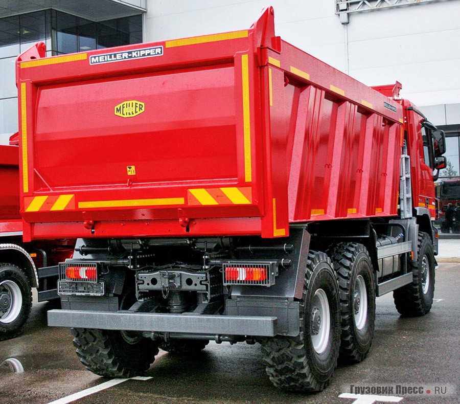 Самосвал на односкатной ошиновке Mercedes-Benz Actros 3341AK 6х6