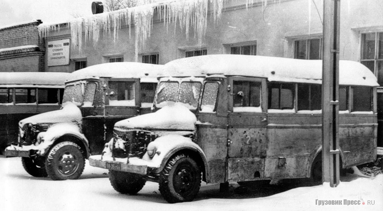 Автобусы ГАЗ-651 на службе в АТП-2 «Главприокскстроя», г. Тула, 1994 г. <small>(фото rcforum.ru/sotkist)</small>