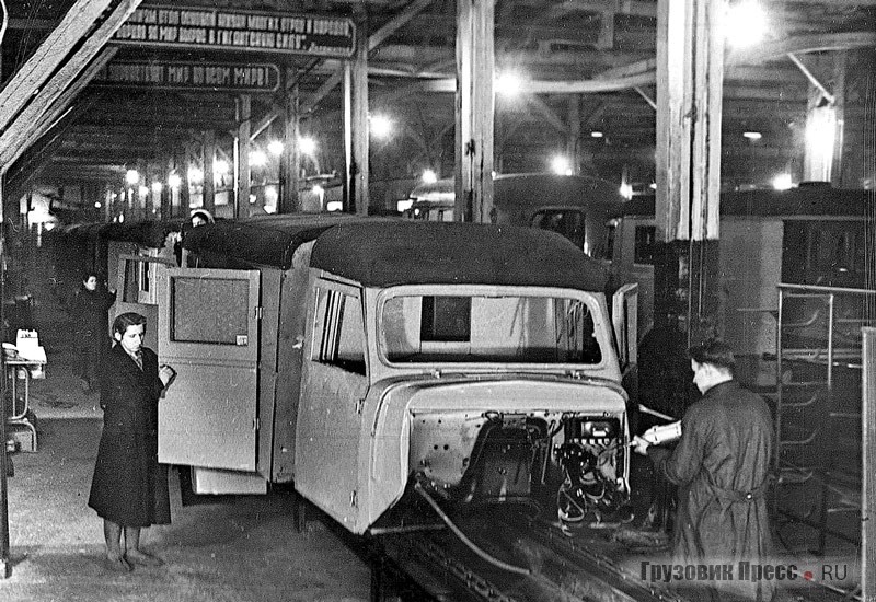 Производство санитарных автомобилей ГЗА-653 на Горьковском автобусном заводе