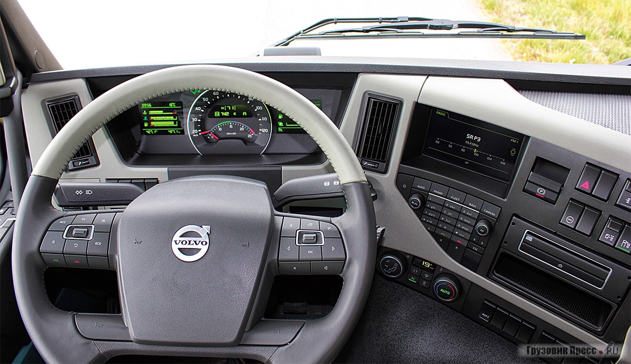 Интерьер нового Volvo FM во многом повторяет или перекликается с новым FH. Рабочее место водителя, без преувеличения, можно назвать модным