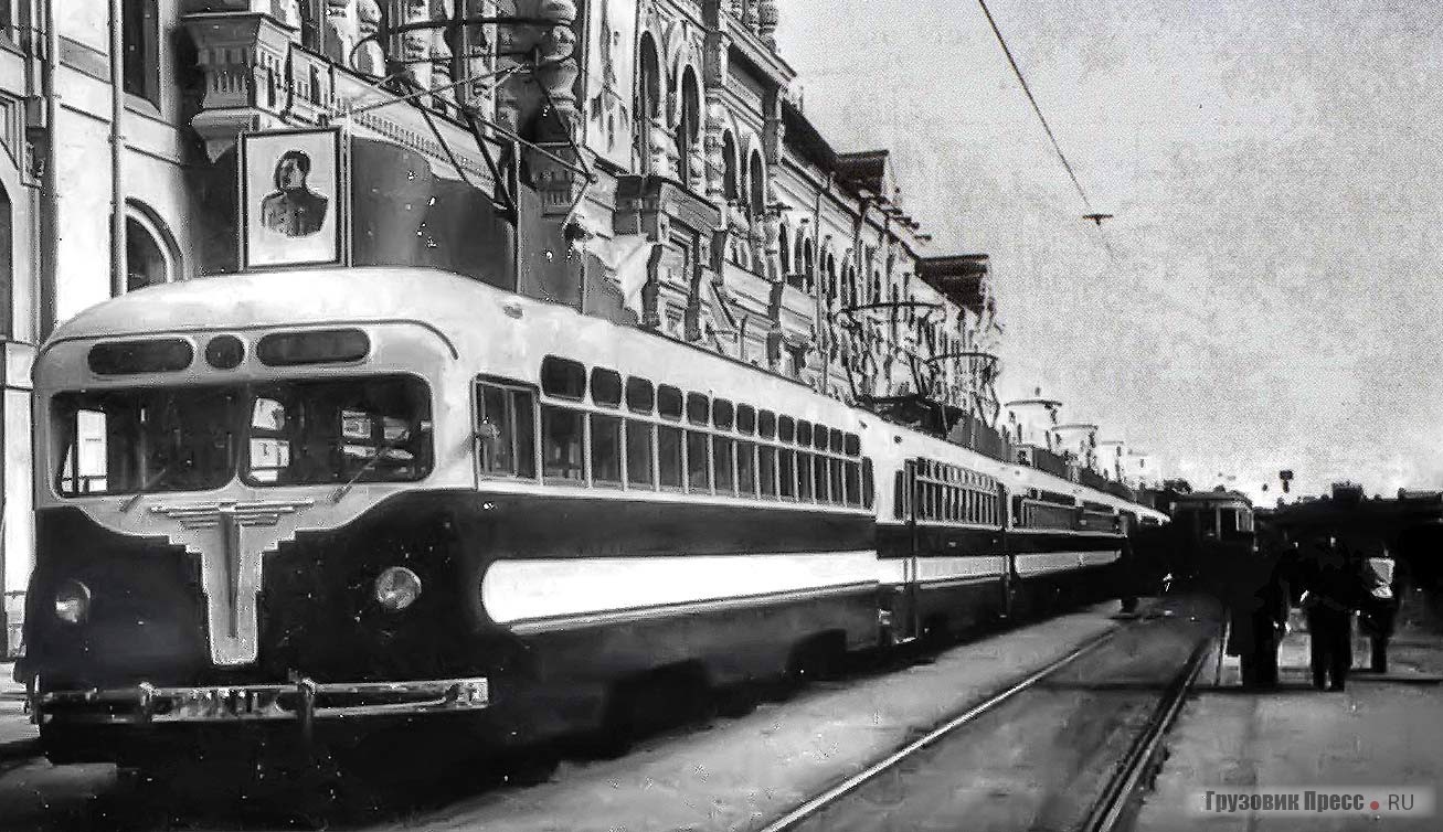 Парад новых трамваев МТВ-82, посвящённый 800-летию Москвы (сентябрь 1947 г.)