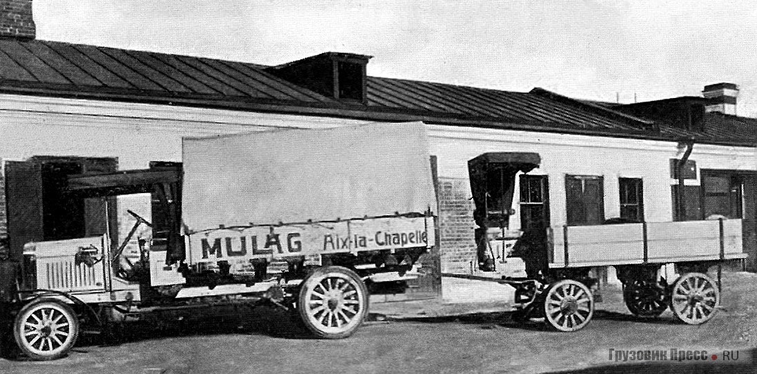 Участник военно-испытательного пробега 1911 г. грузовой автомобиль Mulag L58 40/45 PS (3,5 т) с прицепной повозкой около гаражей Учебной автомобильной роты. Машина получила оценку 4,7 баллов, однако в пути пришлось оставить прицеп. Петербург, 1911 г.
