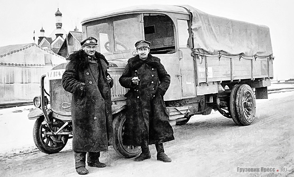Германские оккупанты в России около грузовика Mannesmann-Mulag L56b 45/50 PS. Псковская губерния, зима 1917–1918 гг.