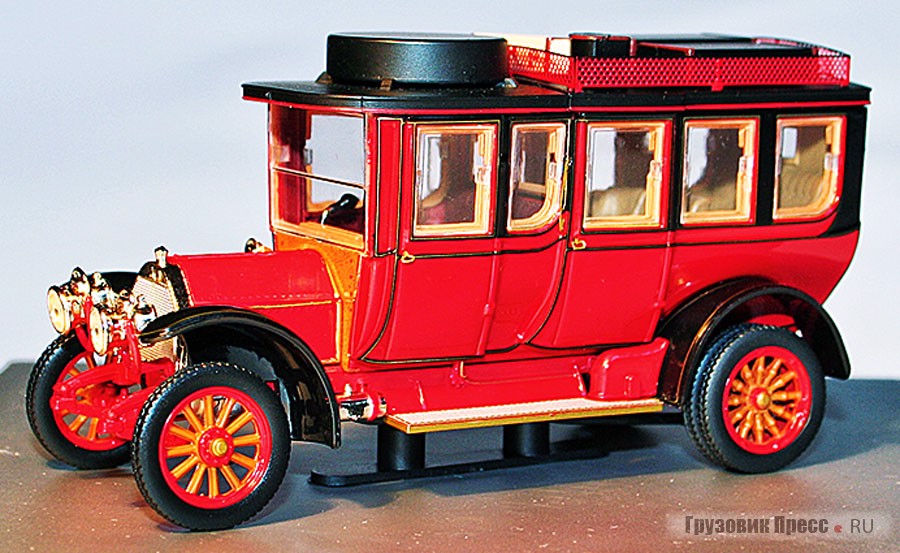 Mercedes Simplex 60 PS Reiselimousine (1904 г.) находится в музее компании в Штутгарте. Изготовитель модели: IXO, Китай, серия «Classic Selection Edition»