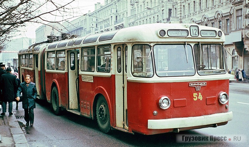 Модернизированный троллейбус, получивший название ТС-2
