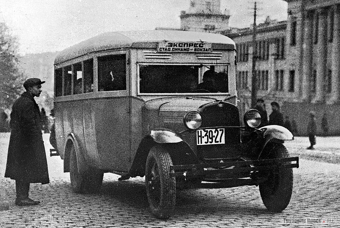 Автобус, обслуживающий футбольные матчи. Киев. 1934 г.