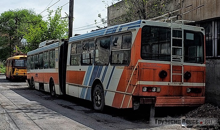 Единственный сочленённый троллейбус модели 6201, изготовленный львовским ВКЭИавтобуспромом, хранится с 1992 г. на территории одного из троллейбусных парков Еревана