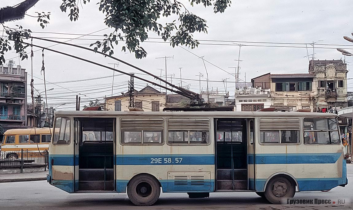 Thăng Long-VEM был построен на грузовом шасси и отличался высоким уровнем пола