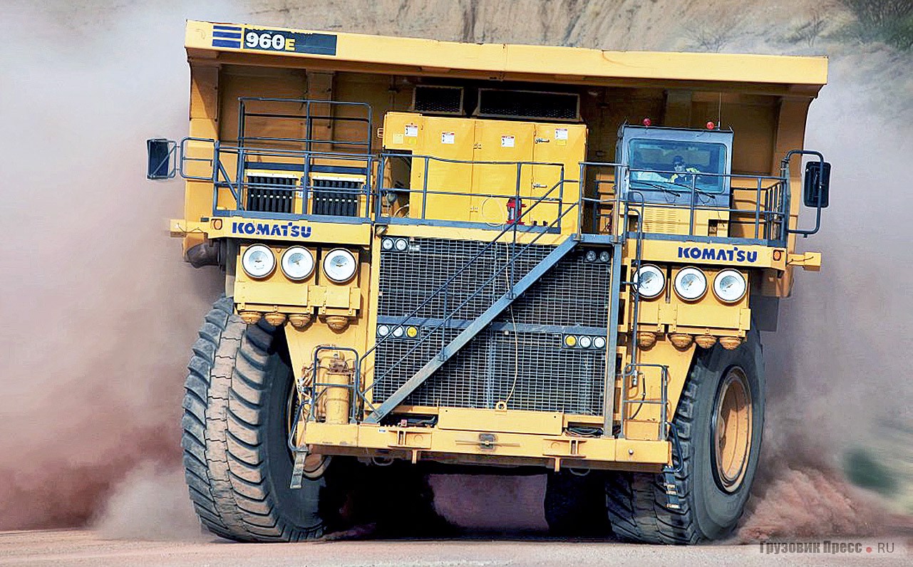 Испытания самосвала Komatsu 960, вместимость которого сравнима с тремя железнодорожными вагонами – 214 м[sup]3[/sup]