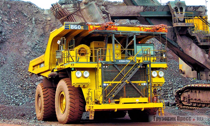 Komatsu 860Е-АТ оборудован троллейными токосъёмниками