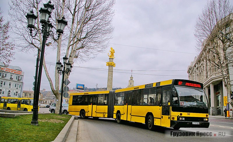 Сочлененный автобус DAF из Голландии, 2010 г.