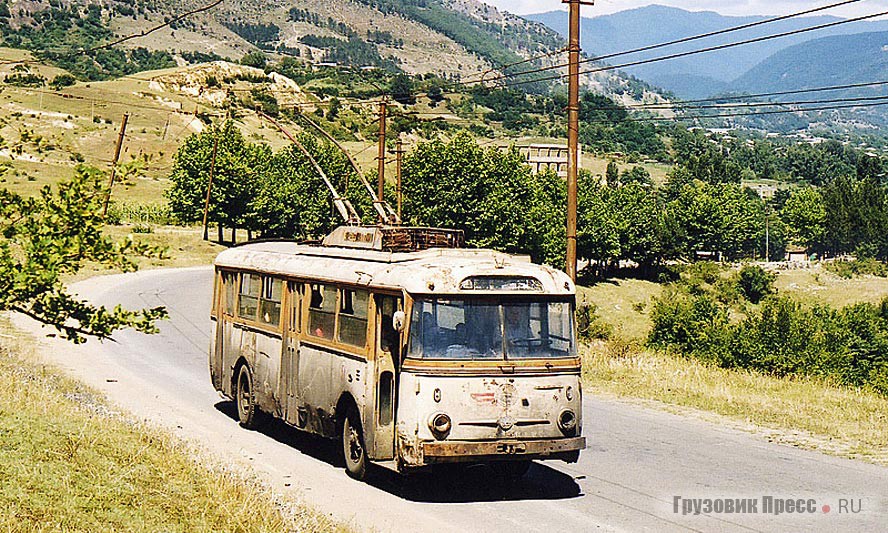 Троллейбус Škoda 9Tr на междугородной линии Чиатура–Сачхери. 2004 г.