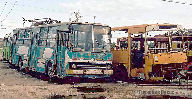 Рустави. Тот самый московский «СВАРЗ-Икарус», но уже без прицепа. 2004 г.