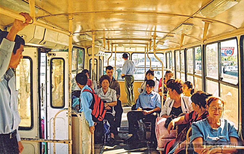 Пассажиры троллейбуса. Ташкент. 2005 г.