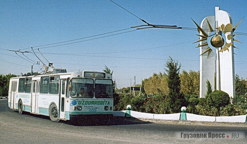 Последний рейс троллейбуса в Бухаре. Октябрь 2005 г.