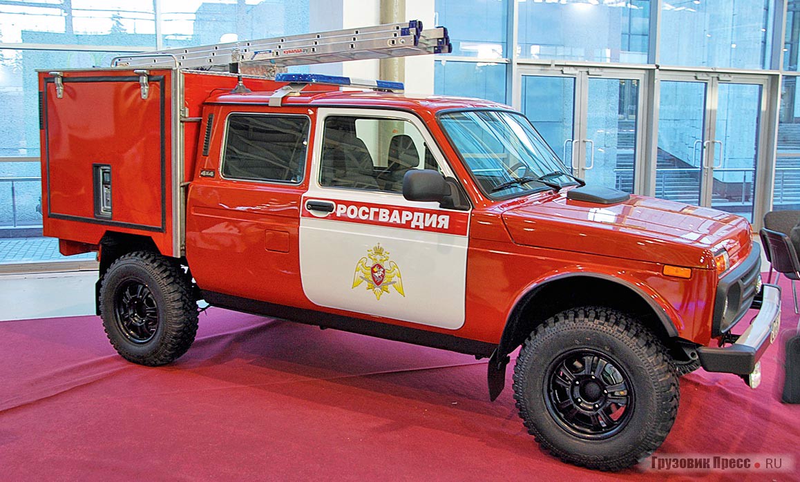 Лёгкий пожарный автомобиль на базе ВИС-294611