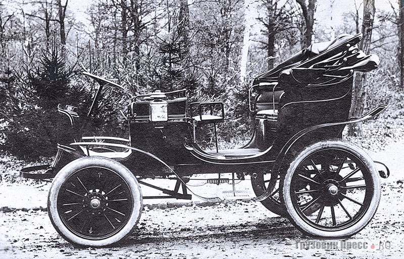 Рекламная фотография французского электромобиля Kriéger, представителя фирмы в России Ч. Гофмана. Петербург, 1906 г.