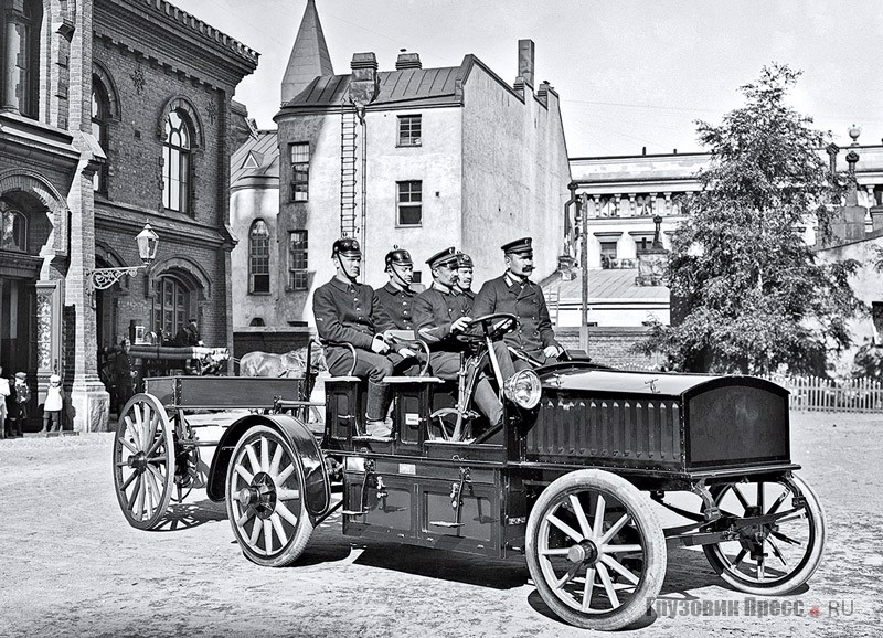 Электрическая пожарная машина в Гельсингфорсе. Ранее считалось, что это французский Kriéger или его лицензионная немецкая копия NAMAG (Lloyd). Недавно установили, что это продукция германской фирмы J.C. Braun. 1909 г.