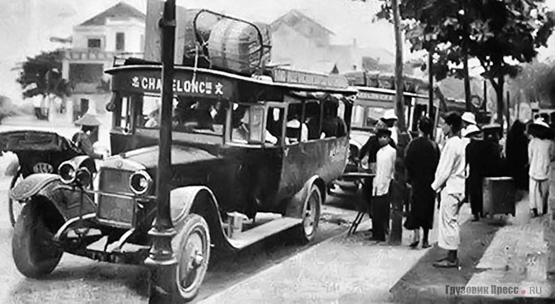 Автобус Berliet с кузовом, изготовленным в мастерских Aviat на автовокзале в Ханое, 1935 г.