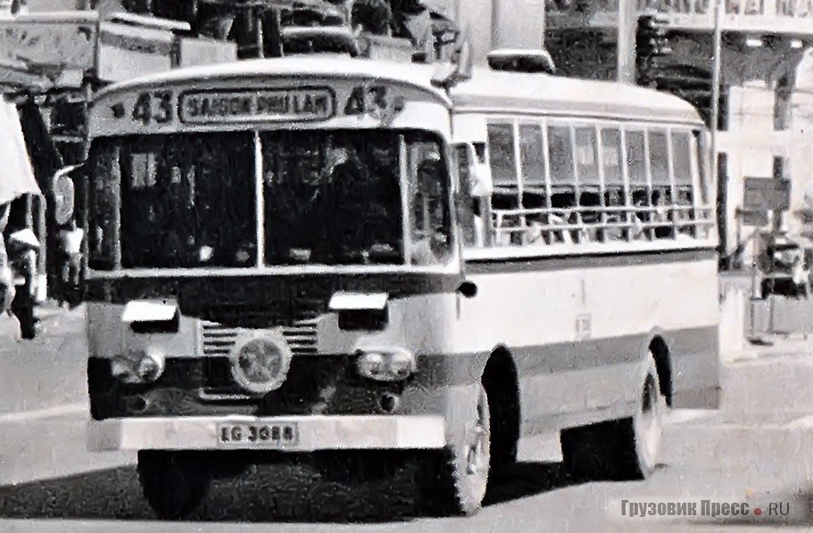 Марку шасси этого изготовленного в Сайгоне городского автобуса установить сейчас затруднительно. Вероятно, в своей прошлой жизни это был американский военный грузовик, 1979 г.