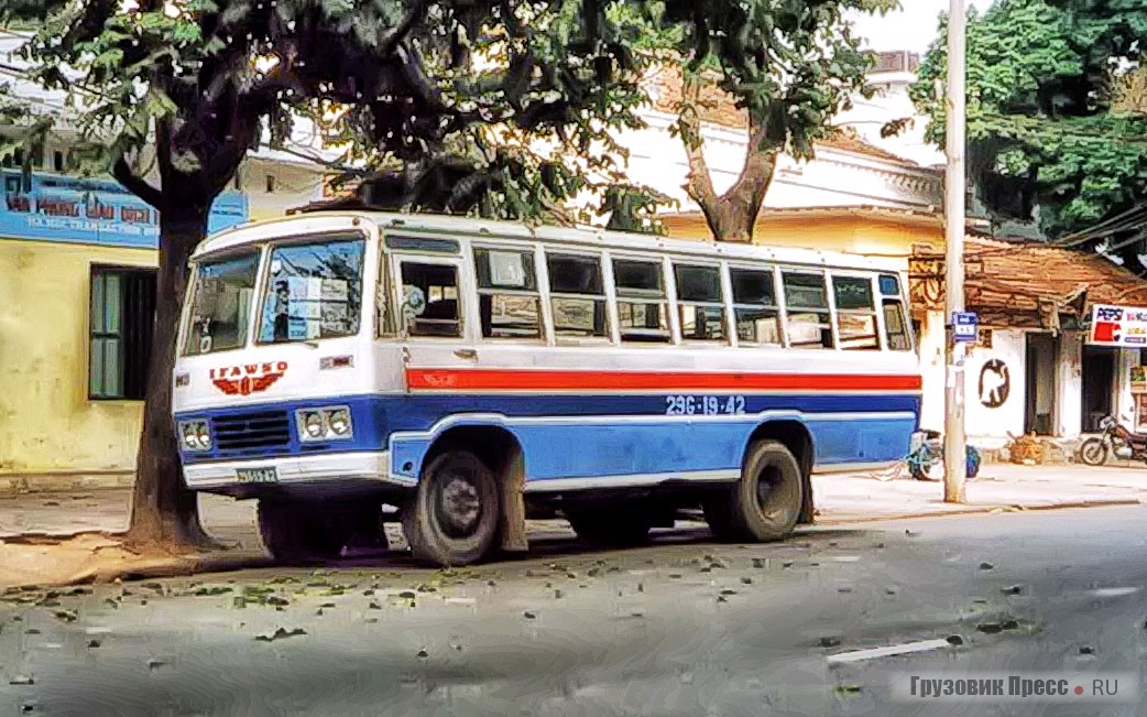 Автобусы на шасси IFA W50L с кузовами местной сборки широко использовали на междугородных и пригородных маршрутах, 1995– 2003 гг.