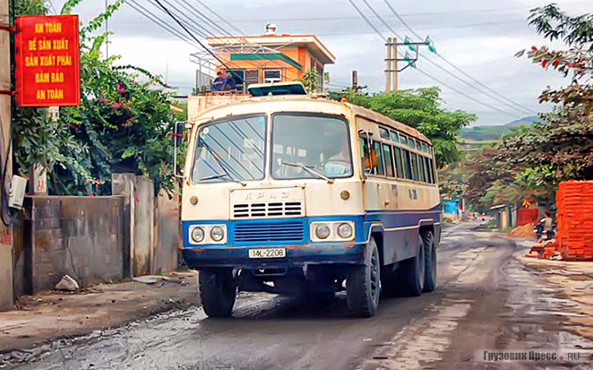 Подобные автобусы на шасси КрАЗ-257 до сих пор работают в провинциях Тханьхоа, Нгетинь и Бактхай