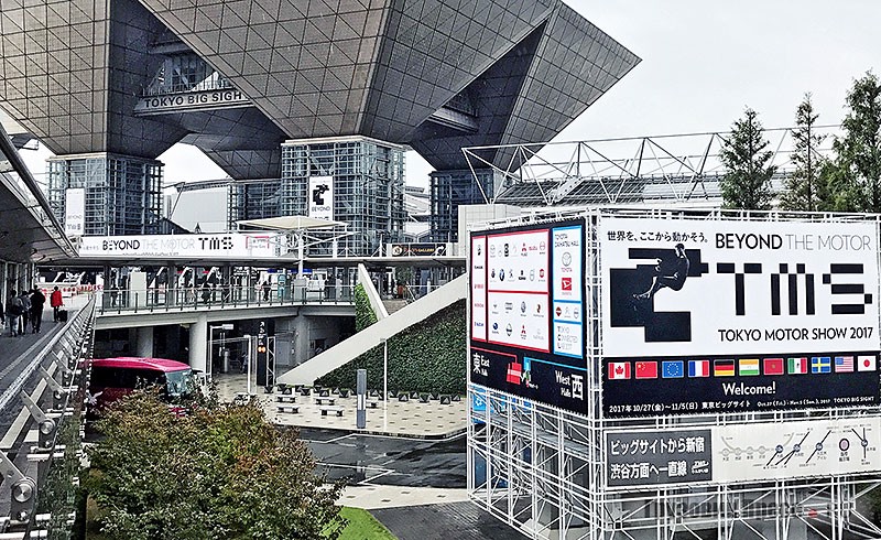 Выставочный центр Tokyo Big Sight расположен на искусственном острове Одайба. Автосалоны здесь проводят с 2011 года