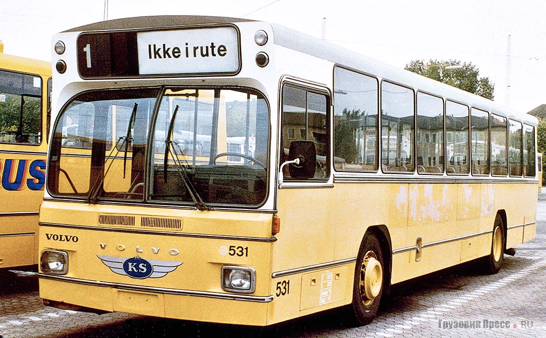 Низкопольный автобус Aabenraa Karrosserifabrik на шасси Volvo B59-59, 1971 г. Впервые за 20 лет компания разместила двигатель (горизонтальный TDH100 мощностью 230 л.с.) в заднем свесе