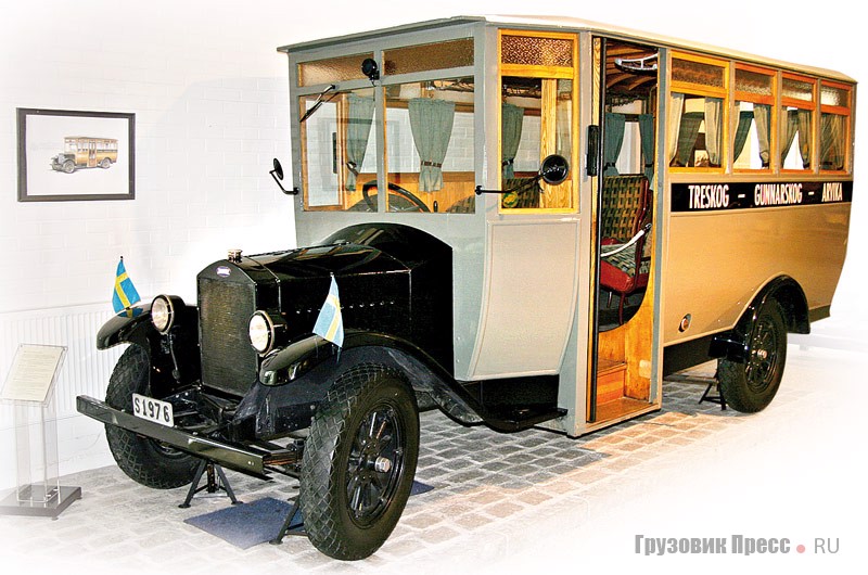 [b]Volvo LV45 Bus (4x2) 1928 г.[/b] Кузов первого автобуса марки Volvo изготовлен на фирме Arvika Vagnfabrik и рассчитан на 16 мест, не считая водителя. Данный экземпляр был отреставрирован в 1992–1993 гг. и в мае 1993-го экспонировался на выставке коммерческого транспорта в Лондоне. Двигатель: 4-цилиндровый, рабочим объемом 1944 см[sup]3[/sup], мощностью 28 л.с. КП 3-ступенчатая механическая. Длина – 5715 мм, ширина – 1905 мм, высота – 2540 мм, колесная база – 3708 мм. Снаряженная масса – 6600 кг 