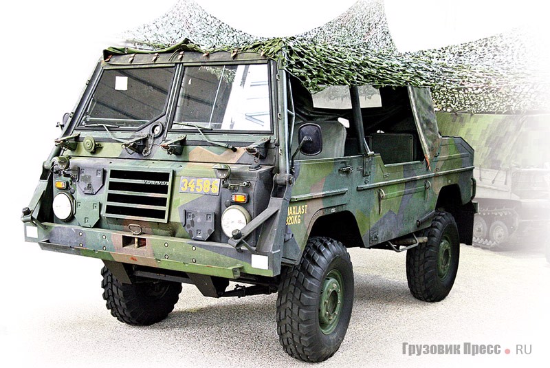 [b]All-Terrain vehicle with Antitank Gun 1111 (4x2) 1980 г.[/b] Артиллерийский тягач для легкого противотанкового орудия калибром 90 мм. Использовался также для перевозки амуниции расчета. Привод задний, в качестве опции – подключаемый передний. Была предусмотрена блокировка механического дифференциала спереди. Двигатель: 6-цилиндровый Volvo B30A объемом 2980 см[sup]3[/sup] и мощностью 86 кВт/117 л.с. Оснащался двумя карбюраторами. КП: 4-ступенчатая ZF S4-18 или Volvo FD51. Снаряженная масса – 2580 кг, грузоподъемность – 920 кг, из которых 140 кг – масса противотанкового орудия. Габаритная длина 4,4 м. Скорость – 109 км/ч