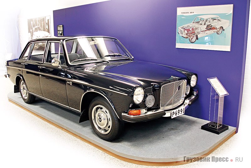 [b]Volvo 164 (4x2), 1968 г.[/b] Автомобиль, идентичный модели 144, дополнил ряд Amazon (P 120) и 142 / 144. Цифра 6 в индексе означала 6-цилиндровый двигатель. Его мощность, крутящий момент и другие характеристики были аналогичны параметрам 3.литровых моторов фирмы, но с 1969 г. присутствовала и система фильтрации выхлопных газов. Колесная база (2700 мм) была на 100 мм больше, чем у других моделей Volvo. Роскошный салон был обит шерстью, позже появилась кожа и как опция – велюр. В 1970 г. самая доступная по цене версия с механической КП стоила 25 300 шведских крон, а с «автоматом» и люком – 27 150 SEK. Осенью 1974 г. на смену этой модели пришла Volvo 264. Всего выпущено 153 200 экз.