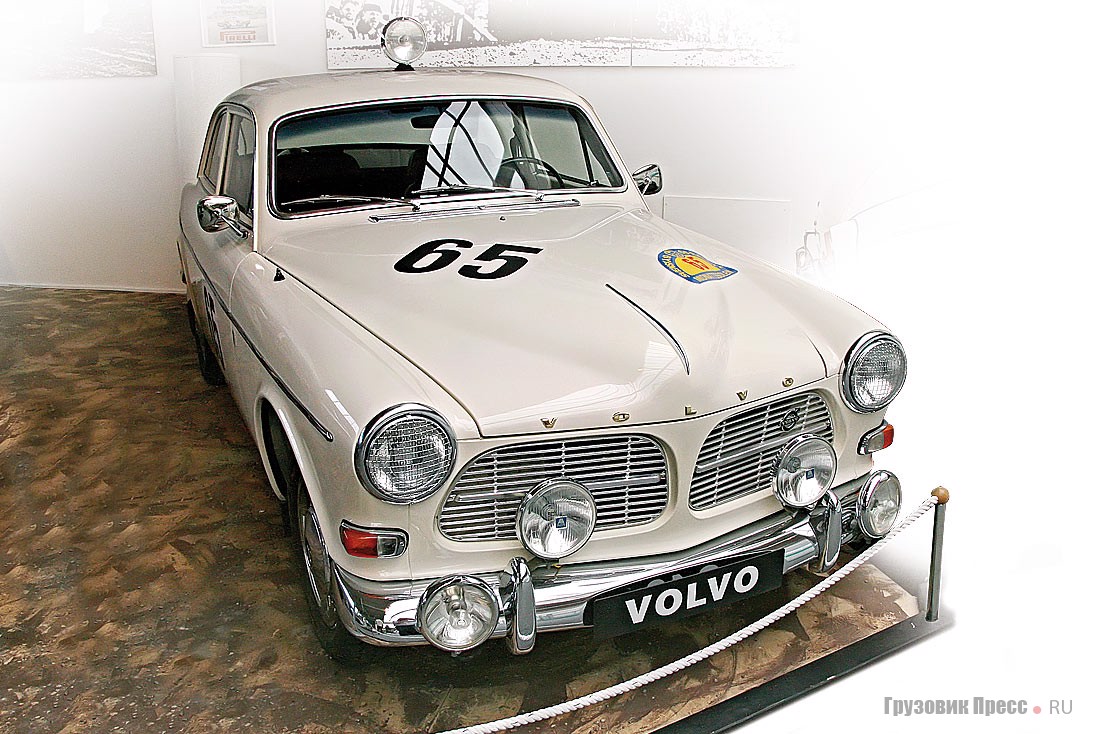 [b]Volvo 122 S Amazon (4x2), 1963 г.[/b] Участник European Touring Car Championship 1963 г. Продолжительность гонки была более 6 часов, а затем и 12 часов. В 1965 г. Карл-Магнус Ског выиграл на таком автомобиле Acropolis Rally, а в 1966-м Том Трана стал чемпионом Швеции по ралли. «Амазон» располагал 4-цилиндровым рядным двигателем объемом 1,6 или 1,8 л.