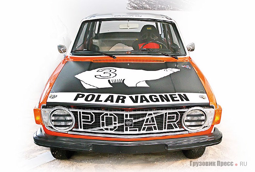 [b]Volvo 142 Volvo Cup 1973 (4x2), 1973 г.[/b] У участника «Кубка Вольво» была снаряженная масса 1100 кг, он развивал максимальную скорость свыше 190 км / ч. Дорожный просвет составлял 150 мм, но его для гоночных условий было достаточно. Под капотом работал 170-сильный 4-цилиндровый двигатель В20. Передаточное отношение ведущего заднего моста от 4,1:1 до 4,88:1.