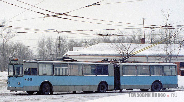Троллейбус серии ЗИУ-683Б выпускали на заводе им. Урицкого с 1986 по 1993 г. На них впервые начали массово внедрять систему ТИСУ