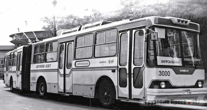 «Киев-12», собранный совместно с авиационным заводом «Антонов», был последним типом троллейбуса, изготовленного на КЗЭТе в 1992 г.