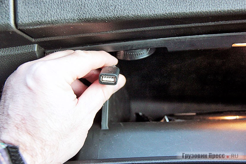 Разъём USB и регулятор охлаждения перчаточного ящика – невиданные ранее опции для ульяновских вездеходов